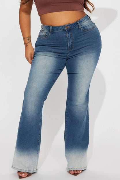 Pocketed Buttoned Straight Jeans