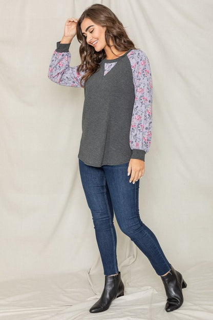 V-Stich Floral Raglan Sleeve