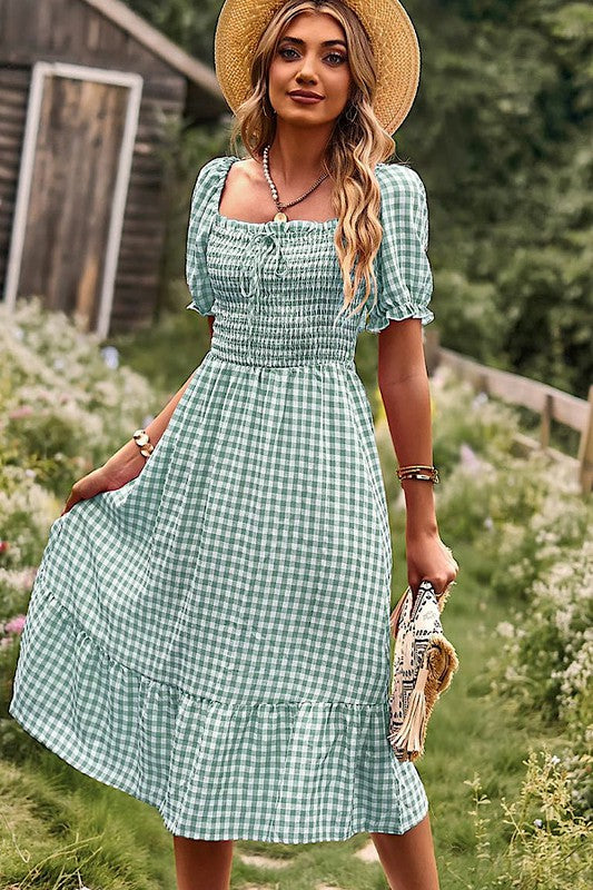 Gingham puff sleeve dress