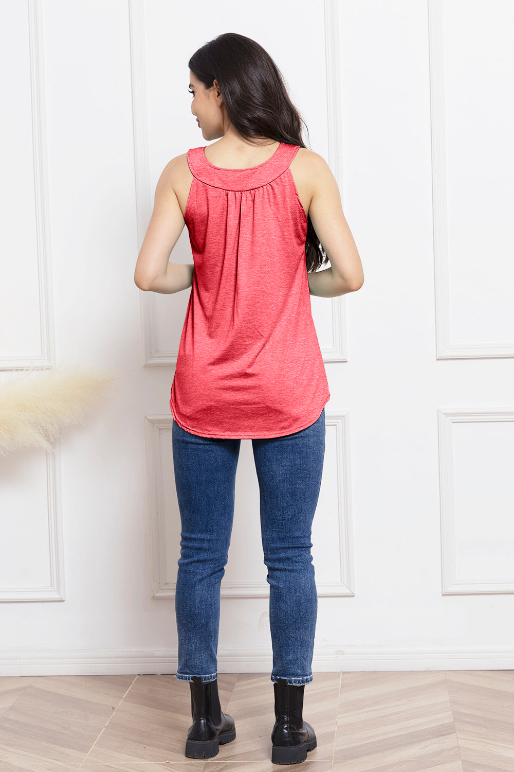 Round Neck Sleeveless Top