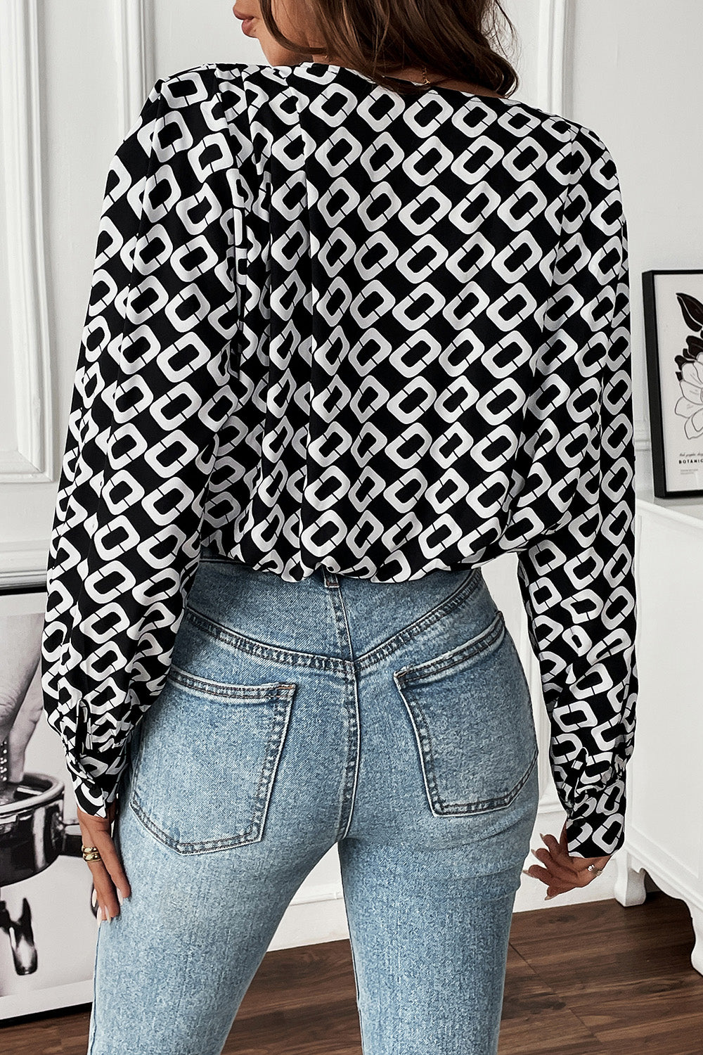 Geometric V-Neck Long Sleeve Blouse